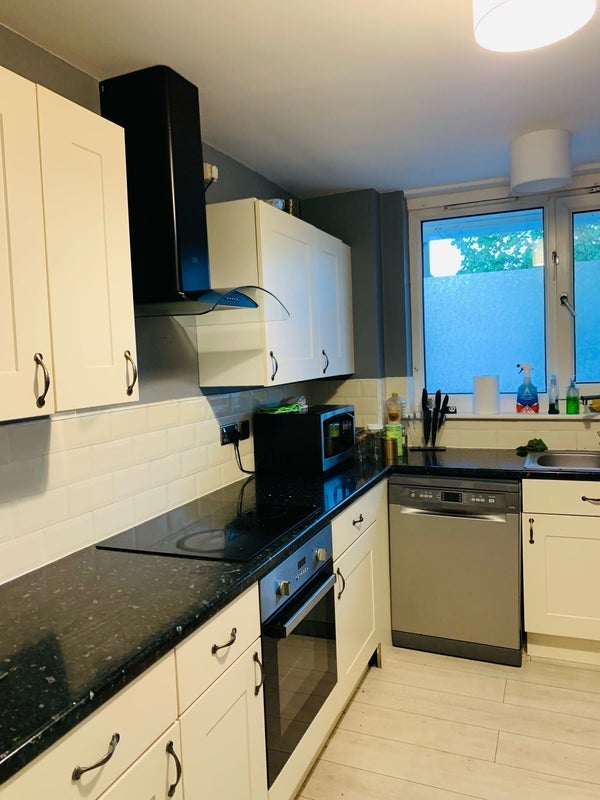 Room Claremont Close in Greater London
