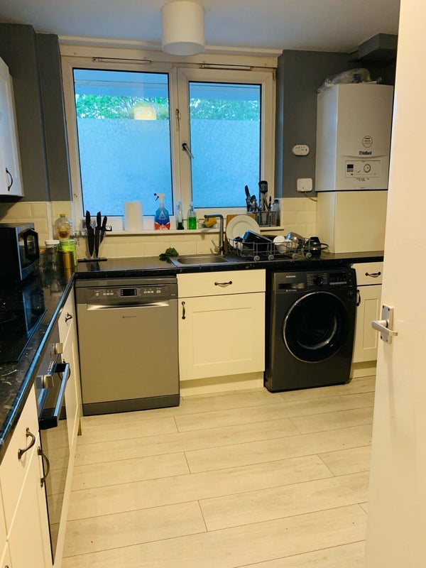 Room Claremont Close in Greater London