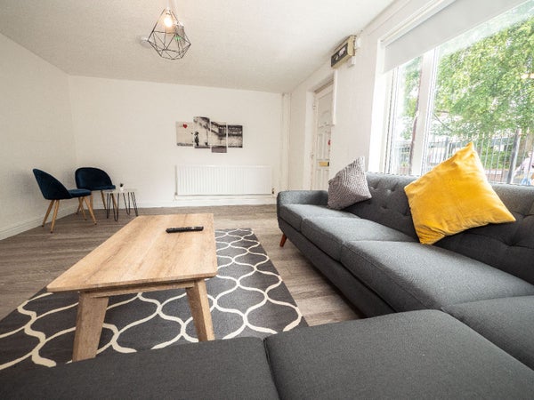 Room Raddlebarn Road in Birmingham