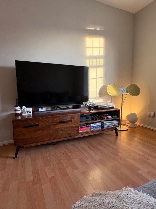 Room Oval Way in Greater London