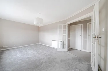 Flat Portsmouth Road in Greater London