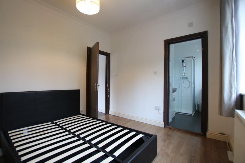 Flat Sidmouth Road in Greater London