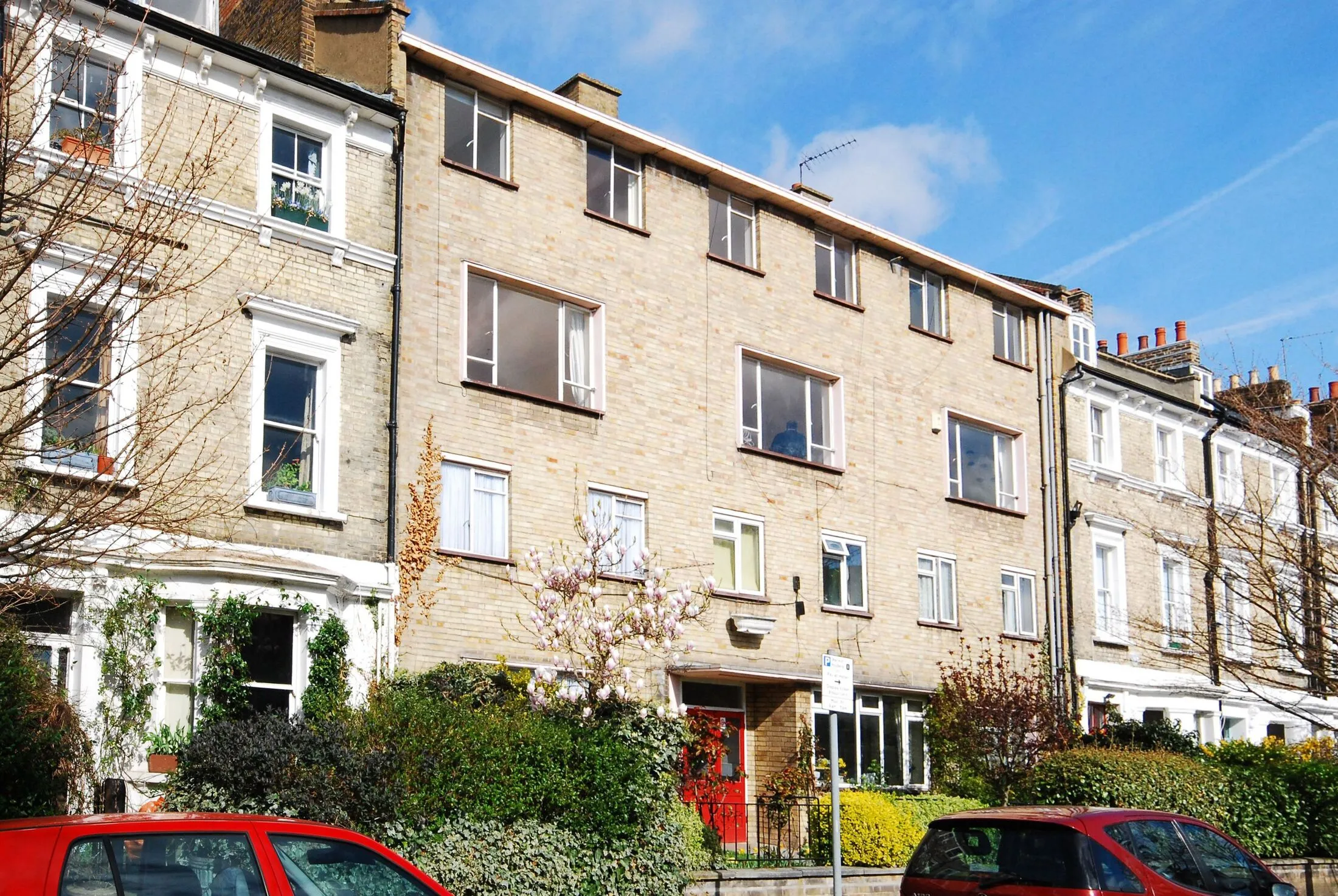 Flat Ashchurch Terrace in Greater London