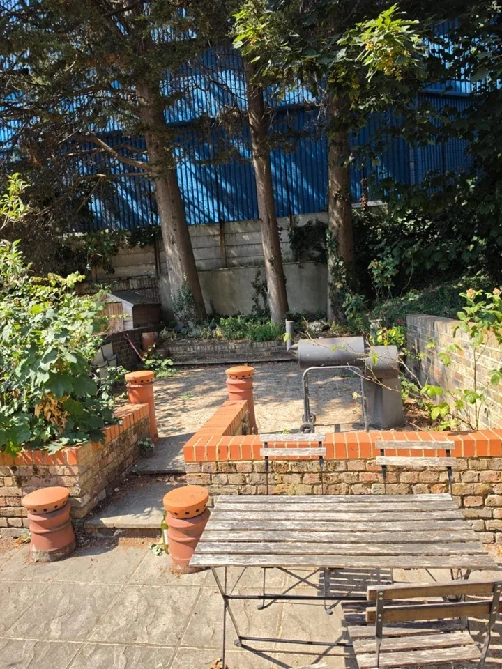 Flat Loftus Road in Greater London