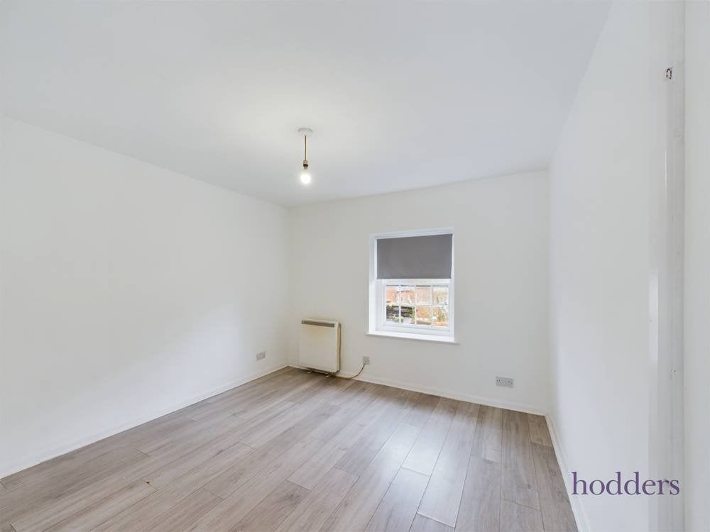 Flat Guildford Street in Borough of Runnymede