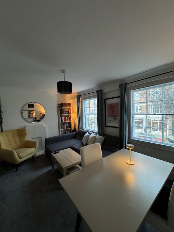 Room King's Road in Greater London