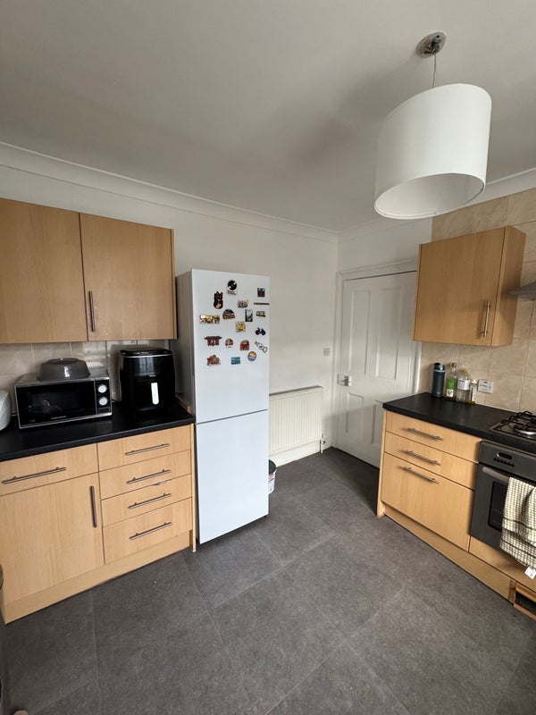 Room King's Road in Greater London