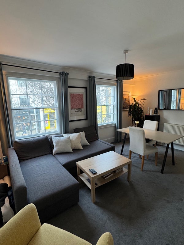 Room King's Road in Greater London