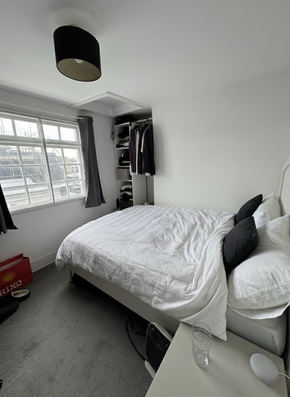 Room King's Road in Greater London
