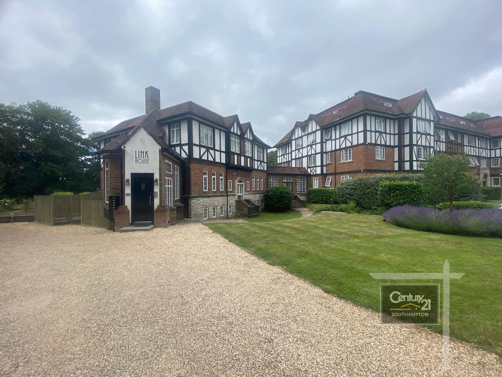 Flat Millbrook Road East in Southampton