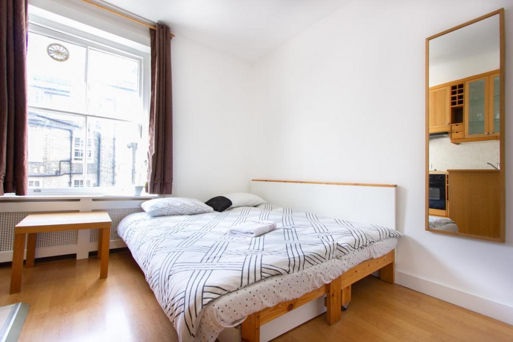 Flat Gloucester Street in City of Westminster