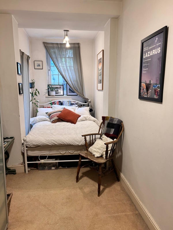 Room Gwendwr Road in Greater London