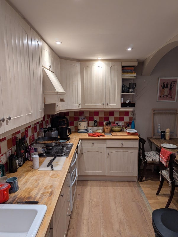 Room Gwendwr Road in Greater London