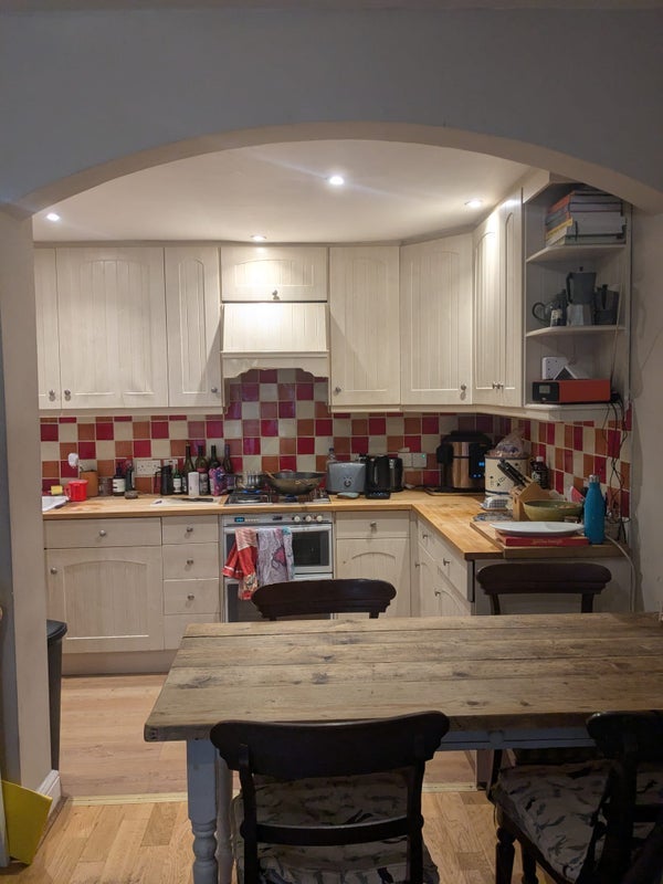 Room Gwendwr Road in Greater London