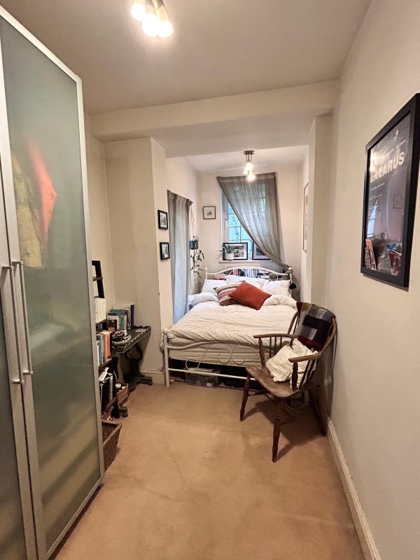 Room Gwendwr Road in Greater London