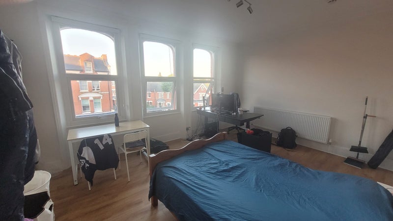 Room Ferme Park Road in Greater London
