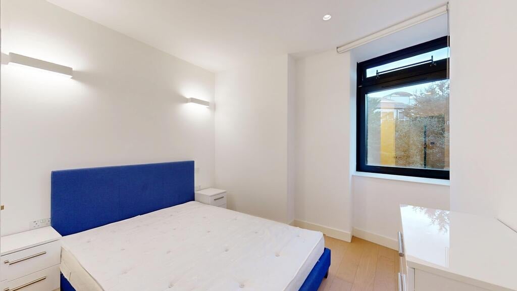 Flat Great West Road in Greater London