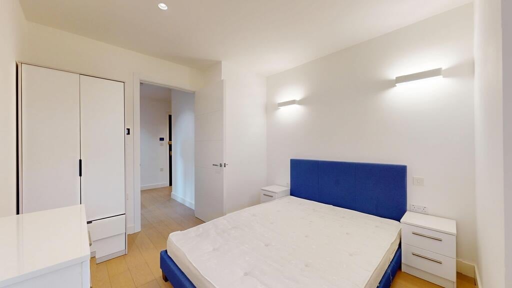 Flat Great West Road in Greater London