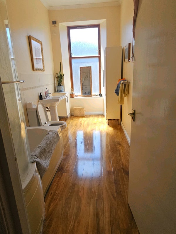 Room Roslea Drive in Glasgow