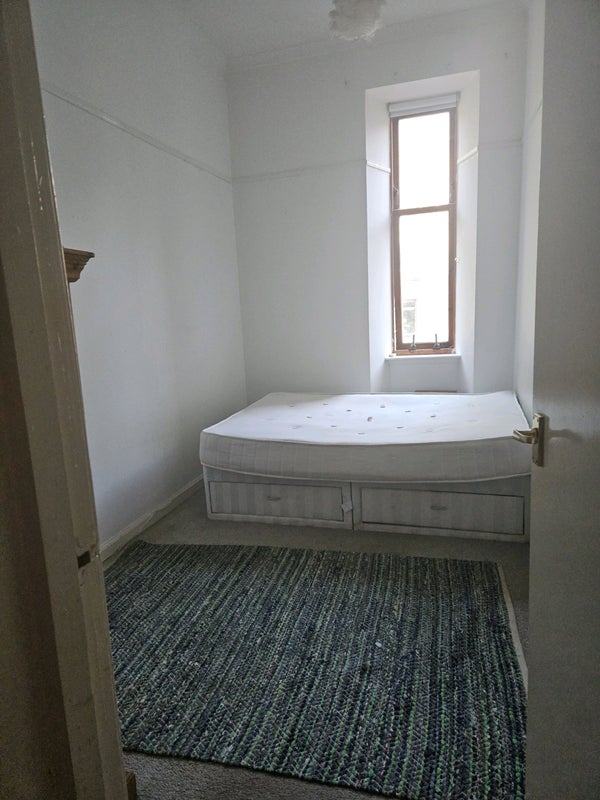 Room Roslea Drive in Glasgow