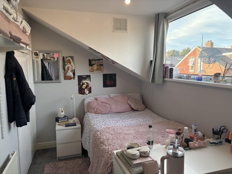 Room Back Burley Lodge Road in Leeds