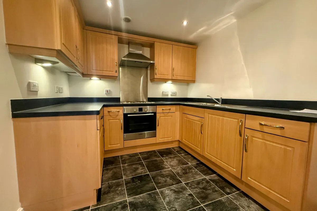 Flat Royal Troon Drive in Wakefield