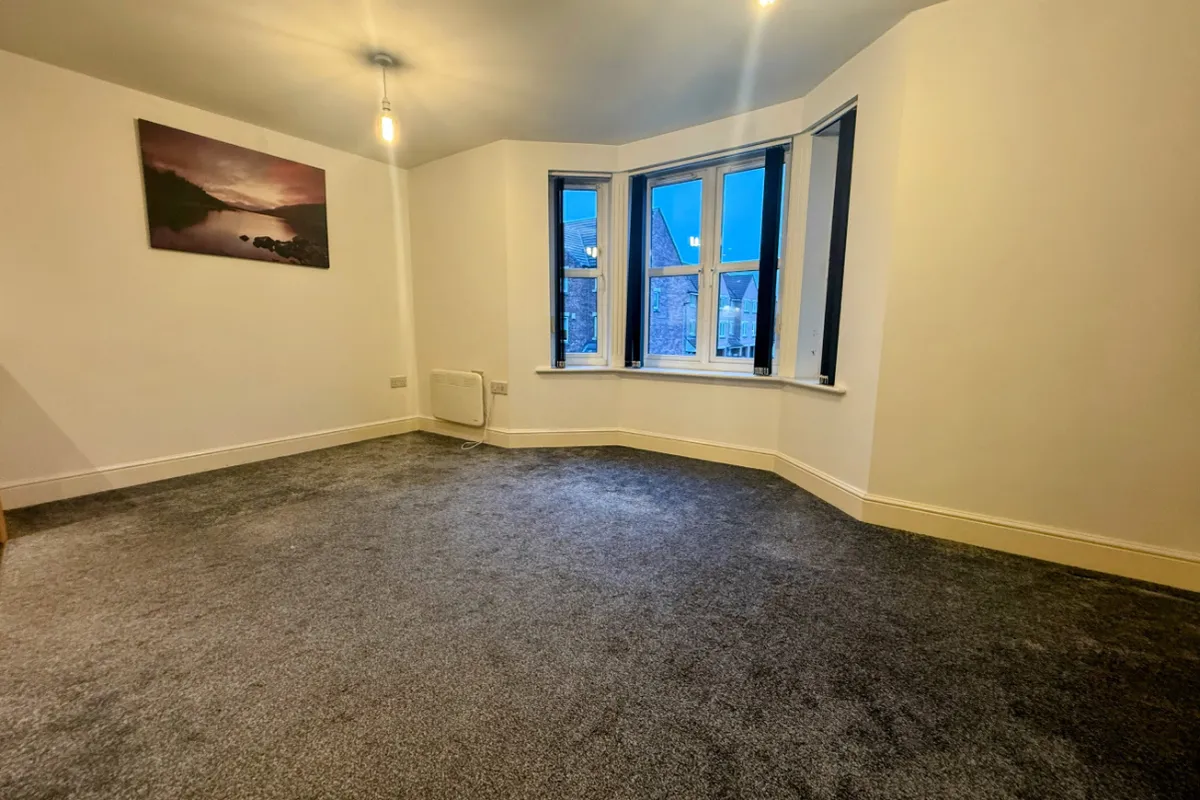 Flat Royal Troon Drive in Wakefield