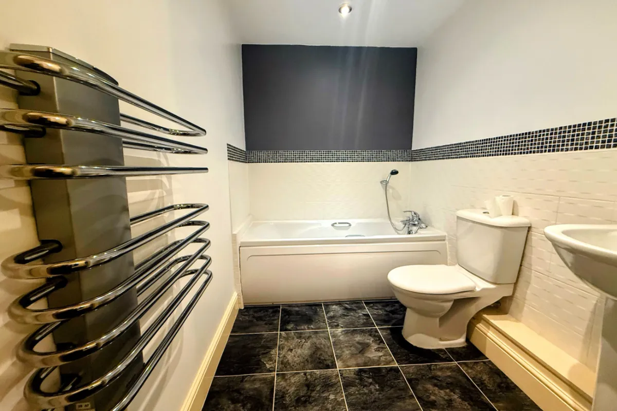 Flat Royal Troon Drive in Wakefield
