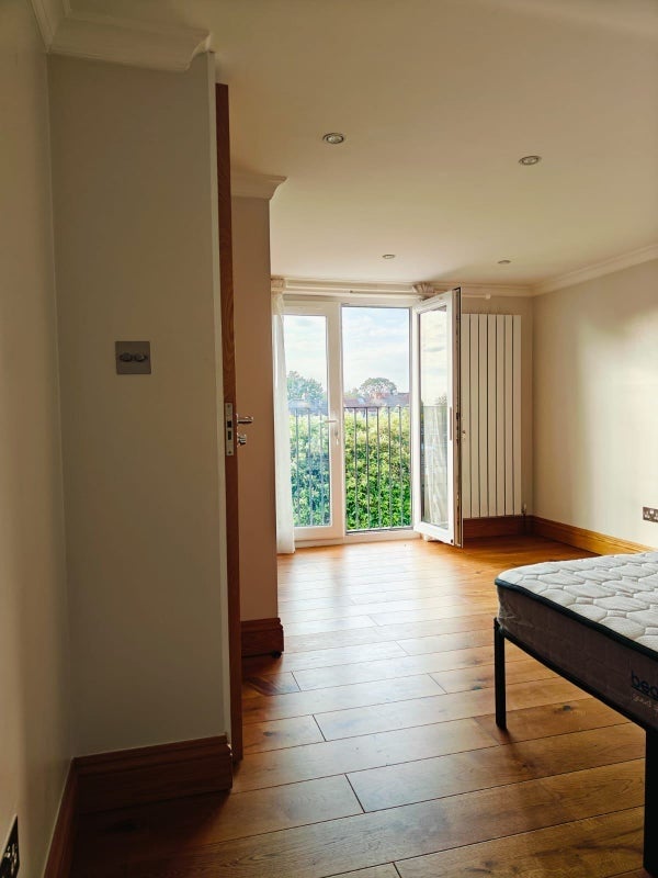 Room Macdonald Avenue in Greater London
