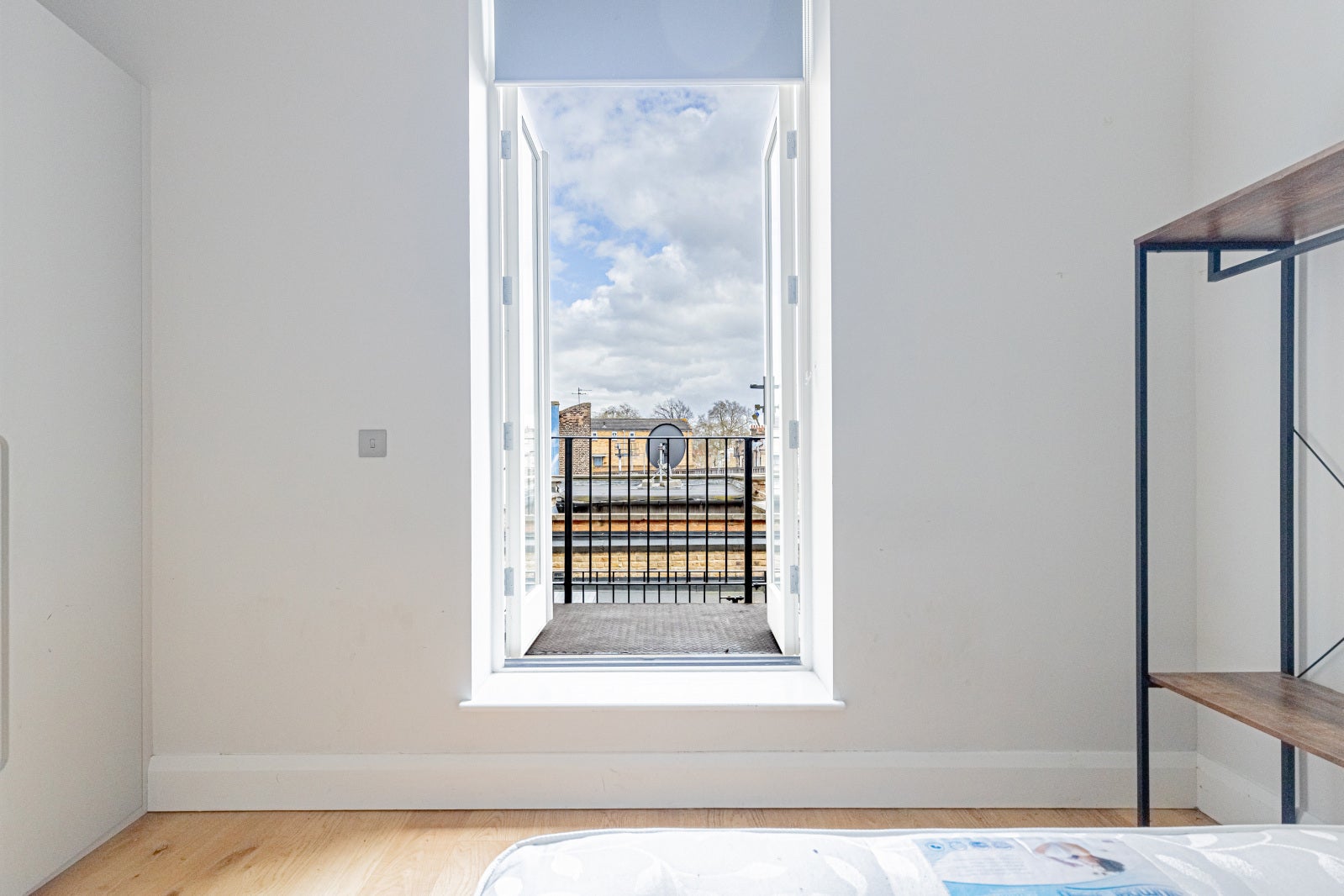 Flat Kingsland Road in Greater London