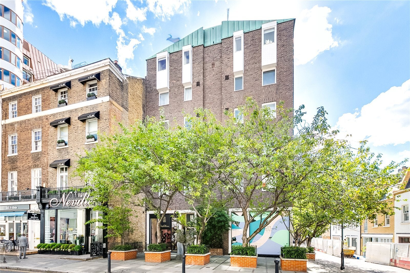 Flat Pont Street in Greater London