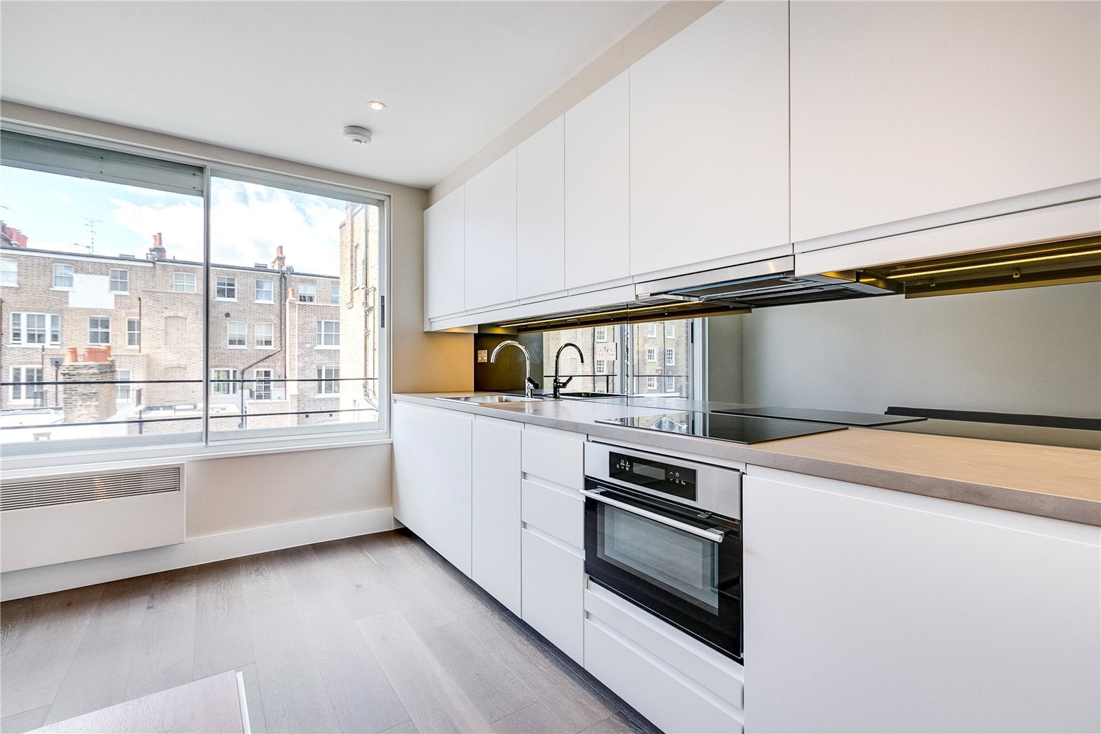 Flat Pont Street in Greater London