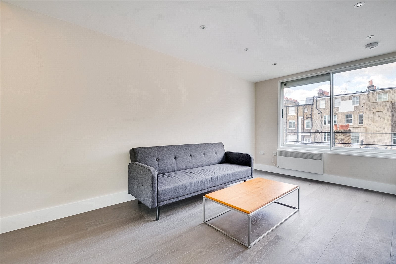 Flat Pont Street in Greater London