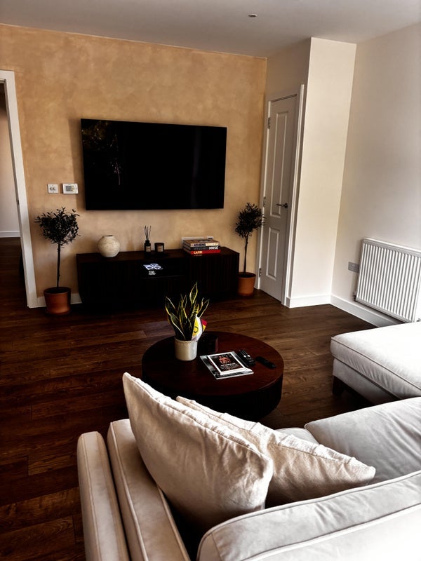 Flat Broome Way in Greater London