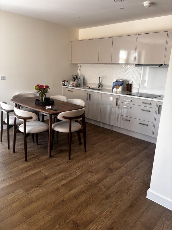 Flat Broome Way in Greater London