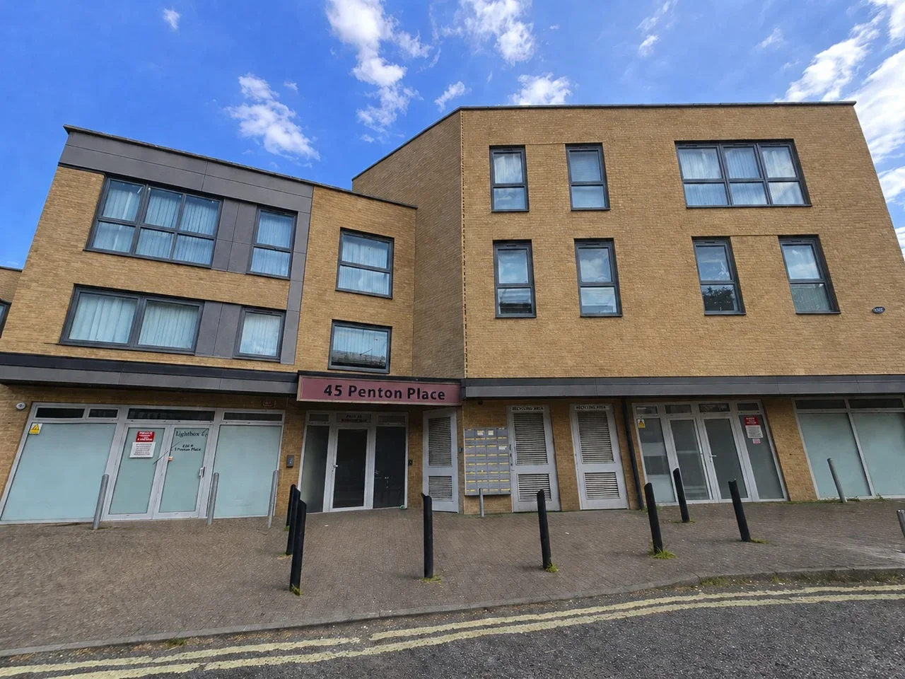 Flat Penton Place in Greater London
