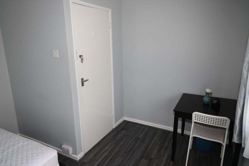 Room Leveret Lane in Crawley