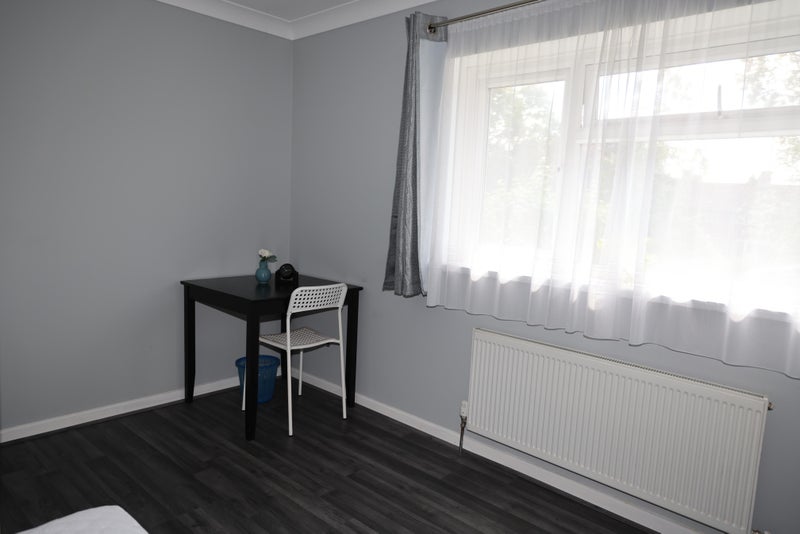 Room Leveret Lane in Crawley