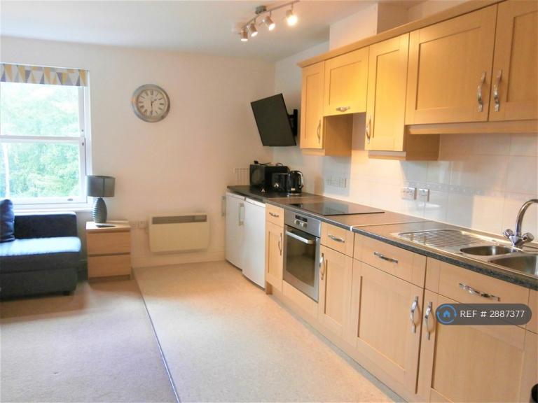 Flat Bingley Court in Canterbury