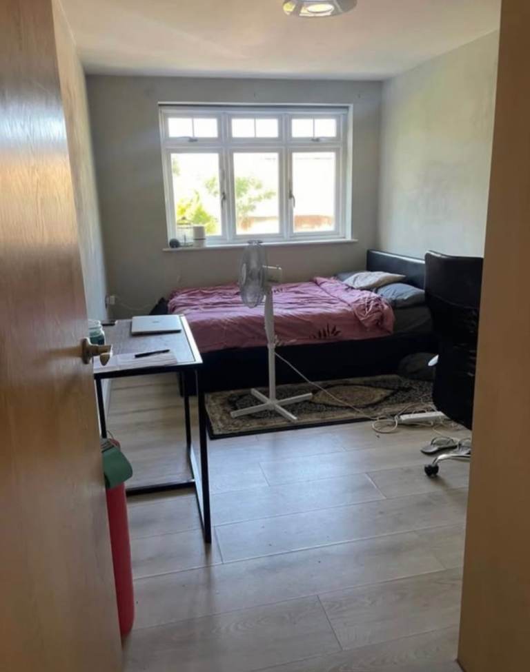 Flat Long Lane in Greater London