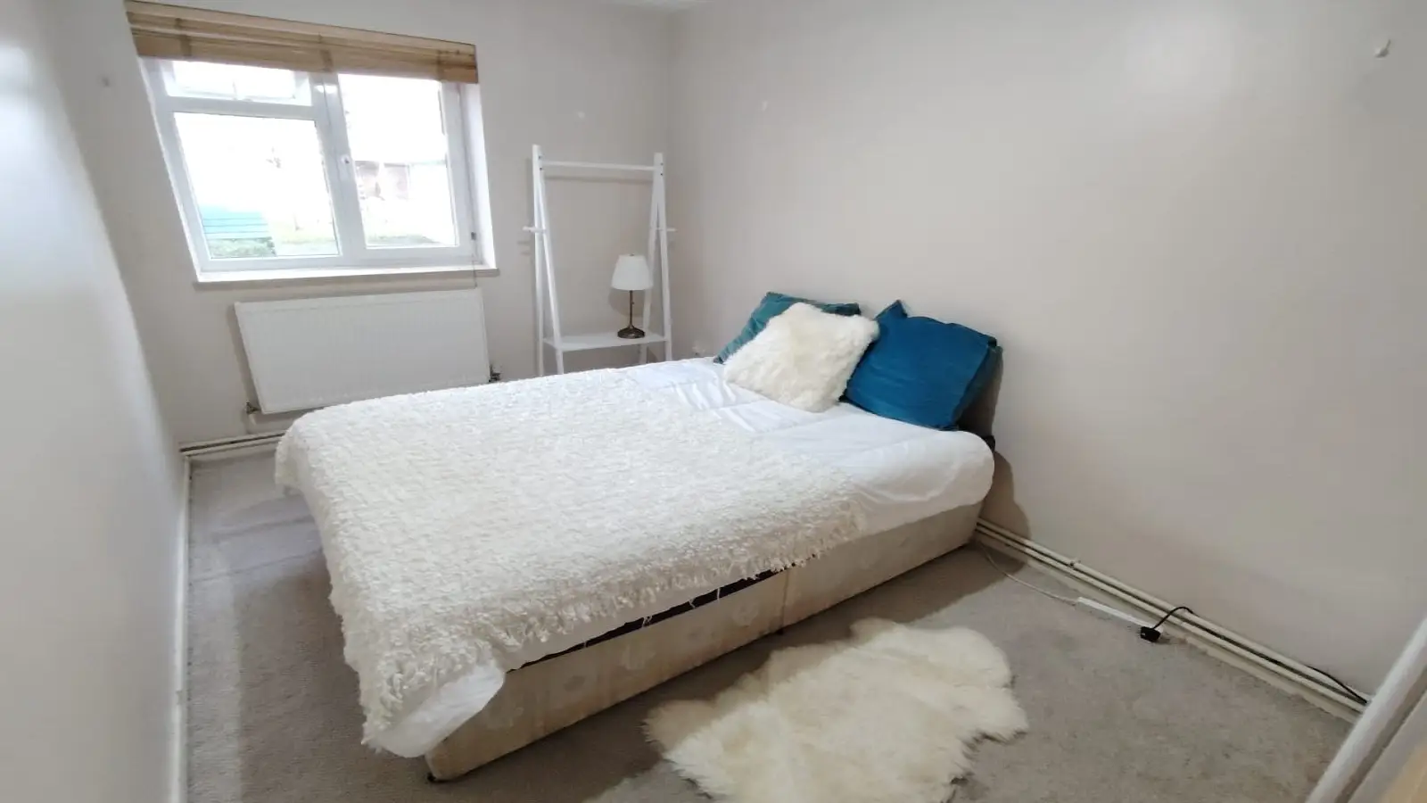 Flat Queen Caroline Street in Greater London