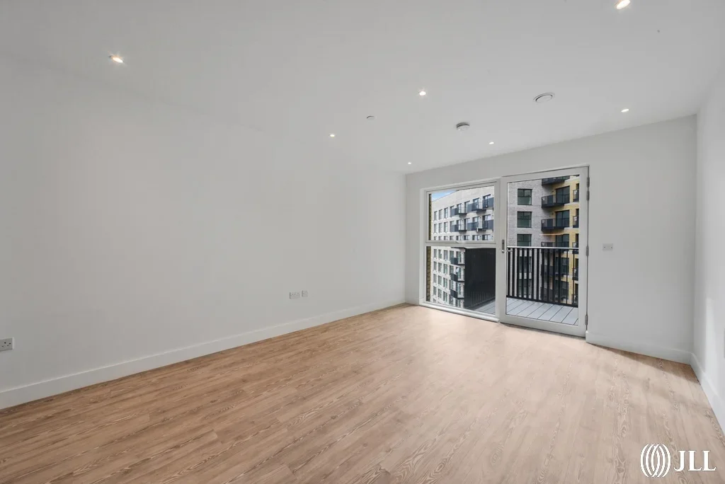 Flat Chiswick High Road in Greater London