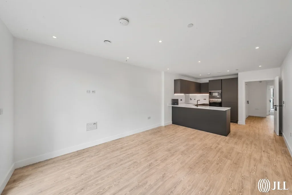 Flat Chiswick High Road in Greater London
