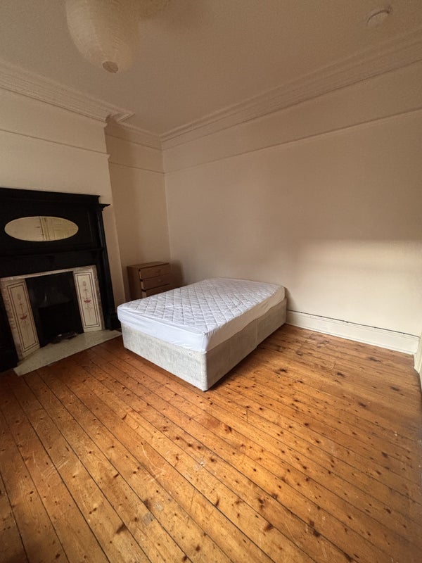 Room Queens Terrace in Newcastle upon Tyne