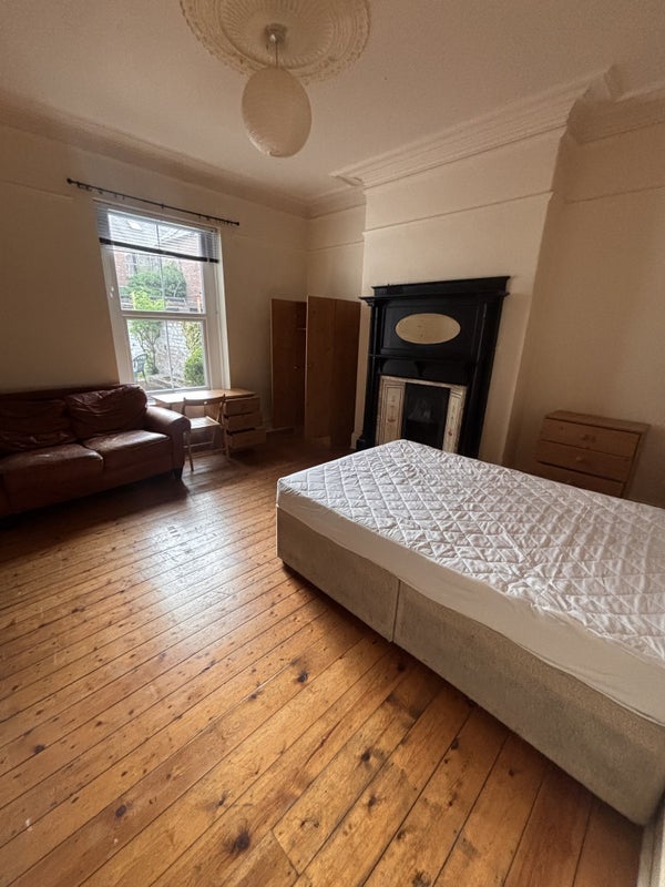 Room Queens Terrace in Newcastle upon Tyne