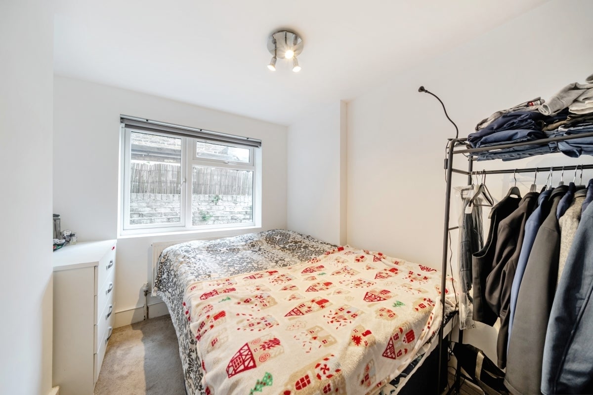 Flat Fernhead Road in City of Westminster