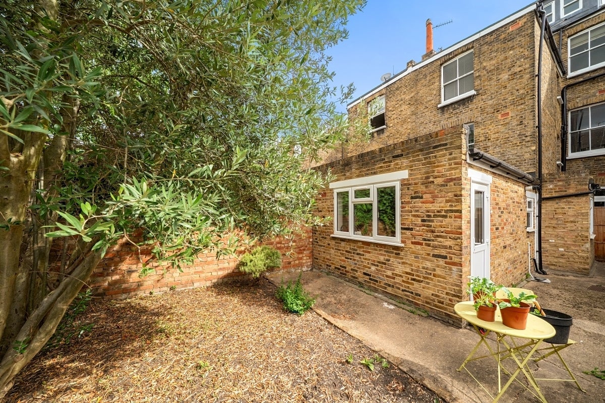 Flat Fernhead Road in City of Westminster