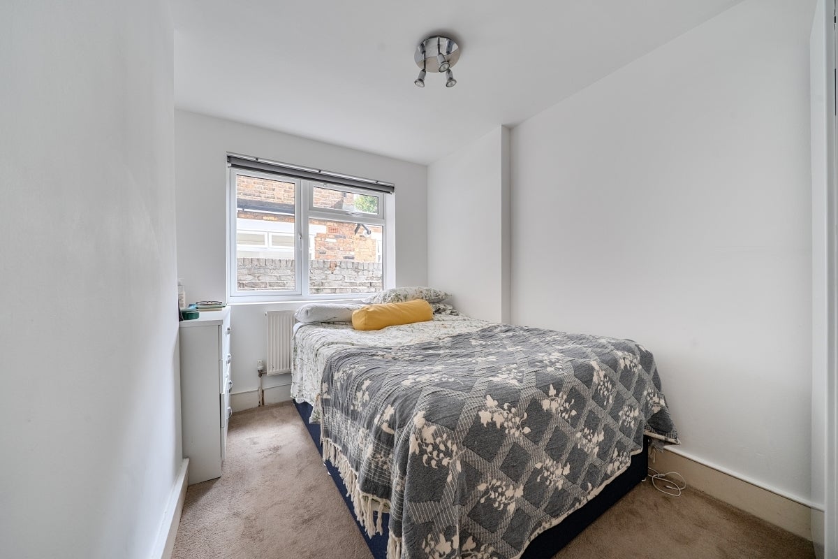 Flat Fernhead Road in City of Westminster