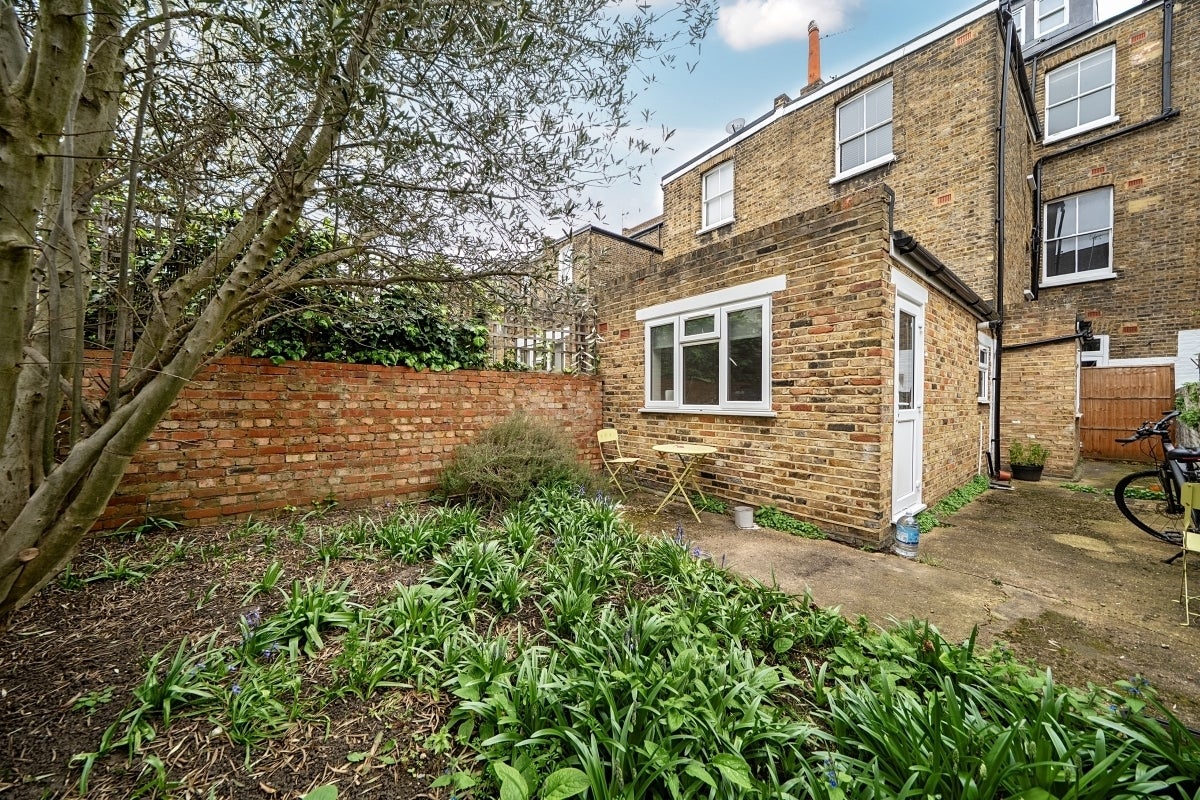 Flat Fernhead Road in City of Westminster