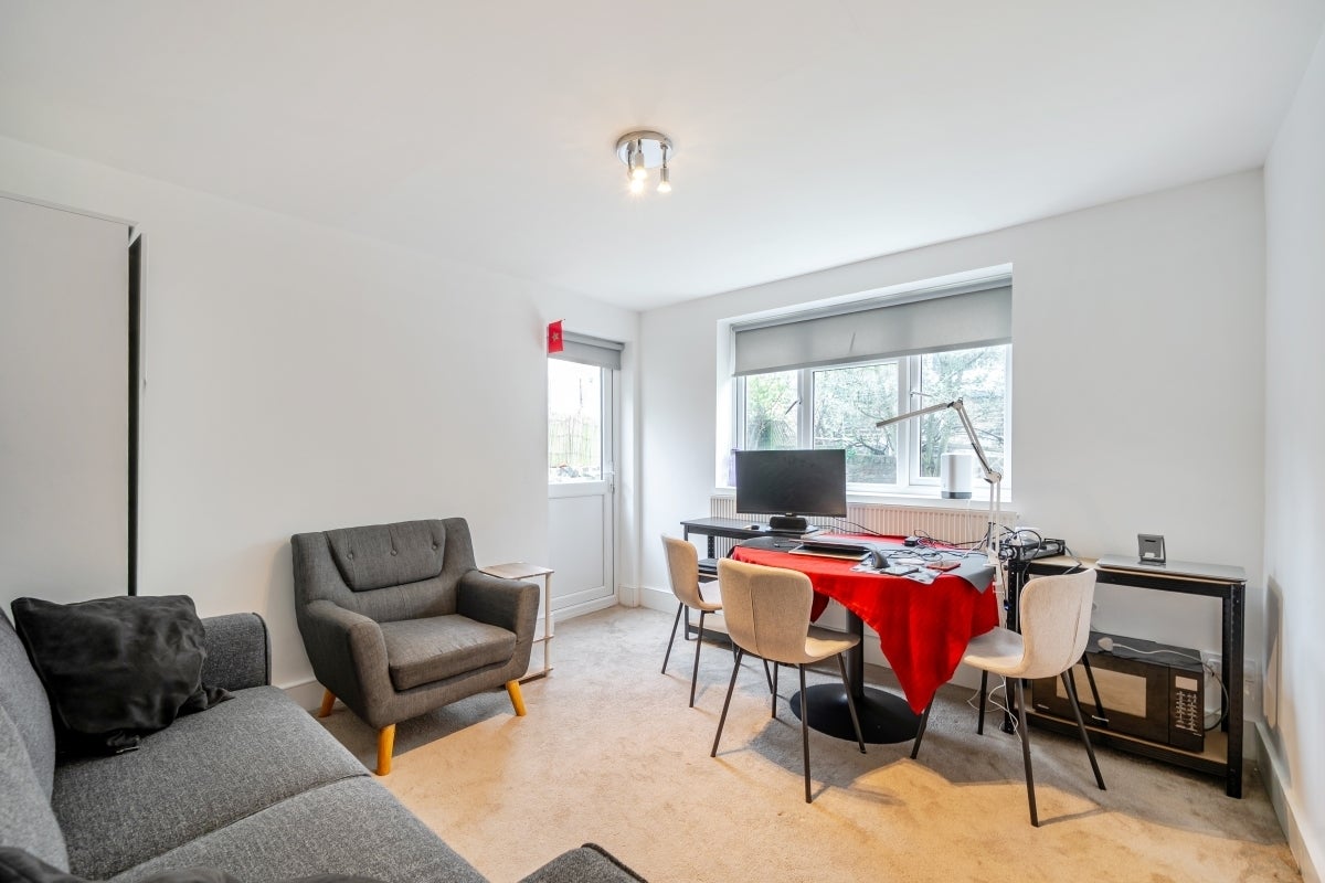 Flat Fernhead Road in City of Westminster